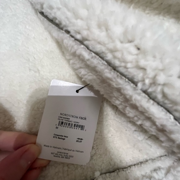 NWT Reversible Suede Green and White Fur Vest - Picture 2 of 4